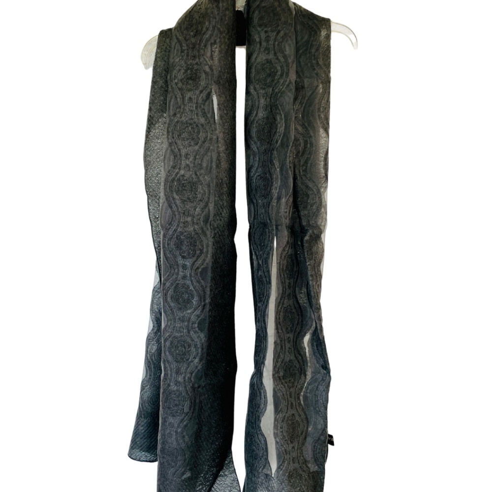 SAACHI Charcoal Gray Wave Pattern Acrylic, Polyester, and Wool Blend Scarf